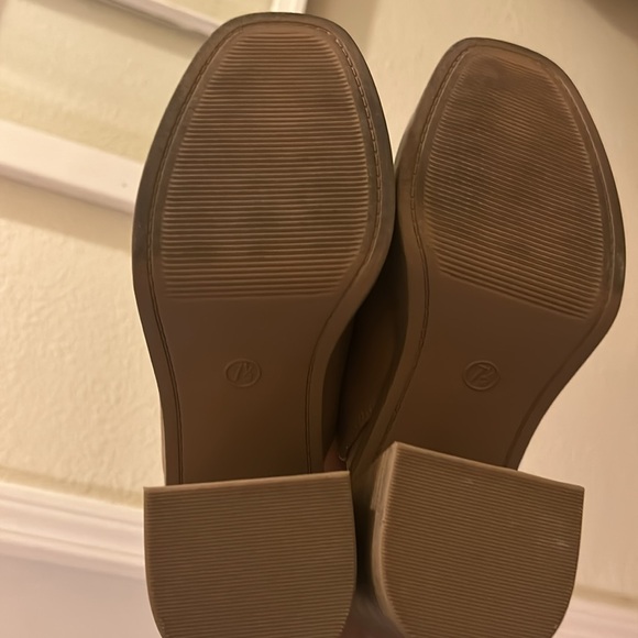 Universal Thread Clogs - Picture 8 of 9